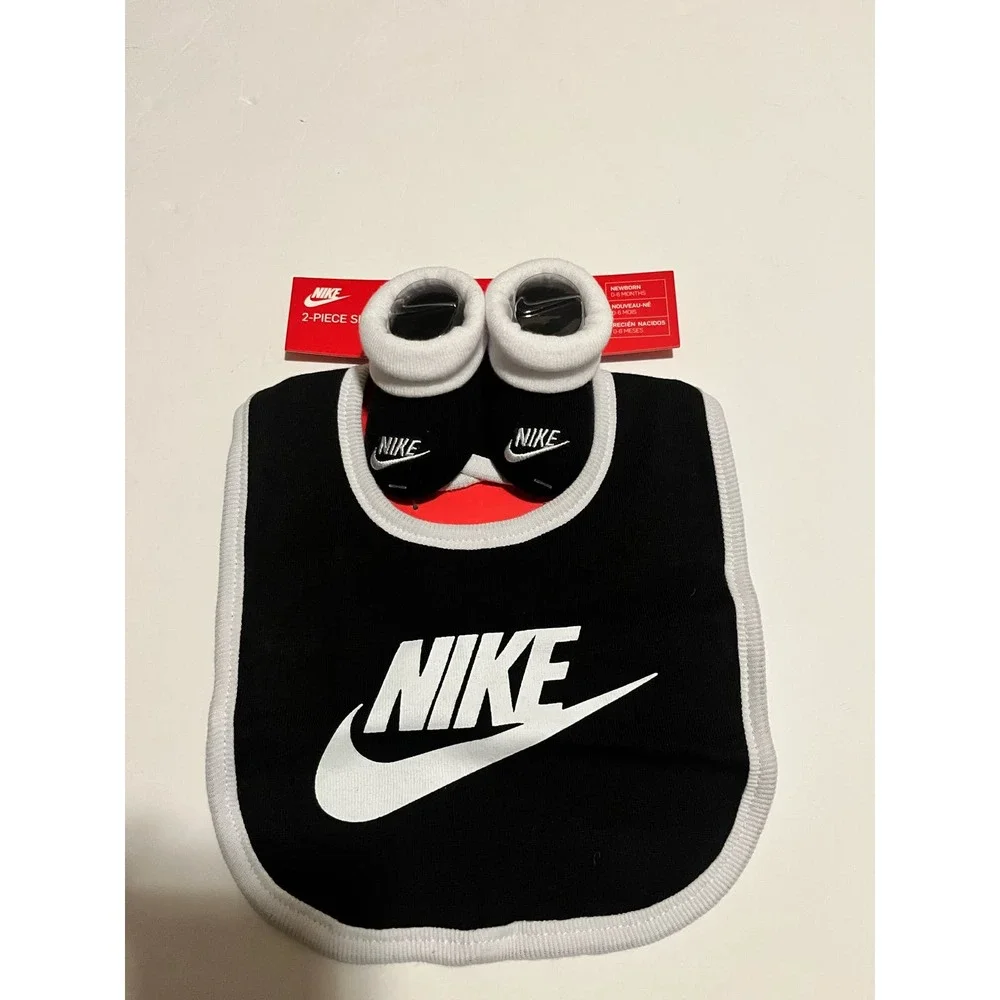 NWT Nike Bib and Booties Set - Newborn 0-6Months - Picture 1 of 6